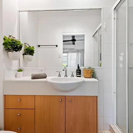 The Summer Home! 2bed/2bath/1car/balcony ~ Bulimba *