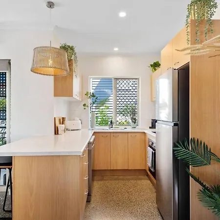 Apartment The Summer Home! 2bed/2bath/1car/balcony ~ Bulimba