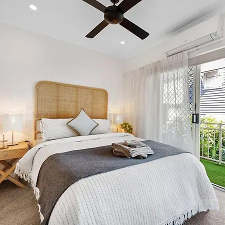 Apartment The Summer Home! 2bed/2bath/1car/balcony ~ Bulimba Brisbane