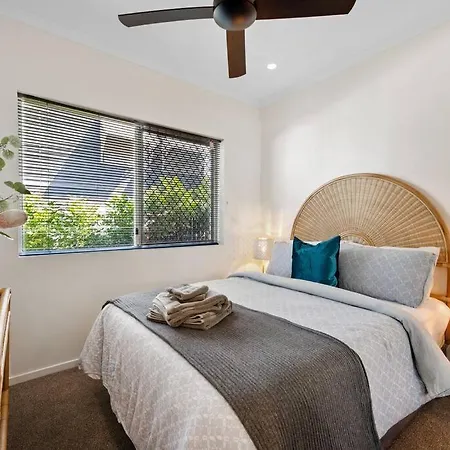 The Summer Home! 2bed/2bath/1car/balcony ~ Bulimba Apartment Brisbane