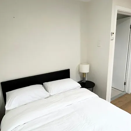 26 Gladstone Rd Highgate Hill * Brisbane