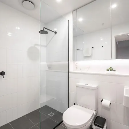 Urban Elegance 2b2b W Parking, Pool South M1 Apartment
