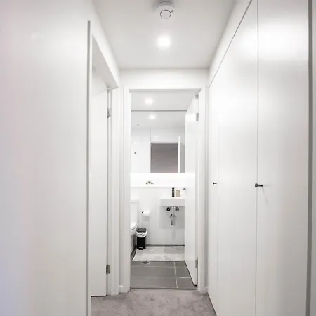 Urban Elegance 2b2b W Parking, Pool South M1 Apartment Brisbane