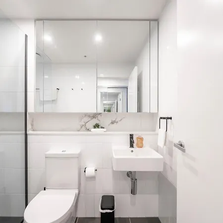 Apartment Urban Elegance 2b2b W Parking, Pool South M1