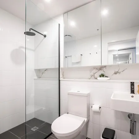 Urban Elegance 2b2b W Parking, Pool South M1
