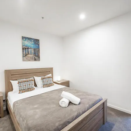 Urban Elegance 2b2b W Parking, Pool South M1 Apartment
