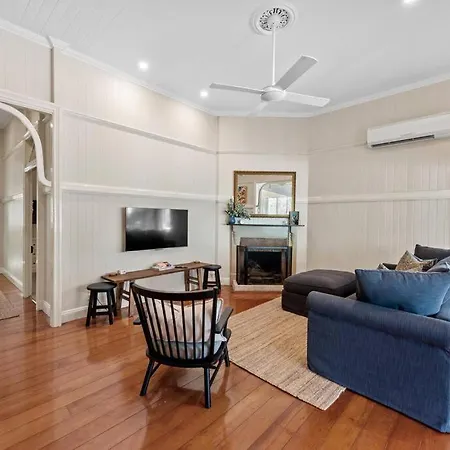 Holiday home Poppy's Place! 4bed/1bath/2car/views/house ~bardon