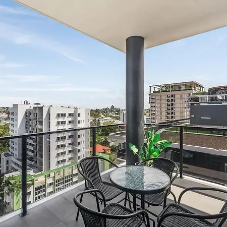 Urban Getaway With 2br/2bath And Amazing View!