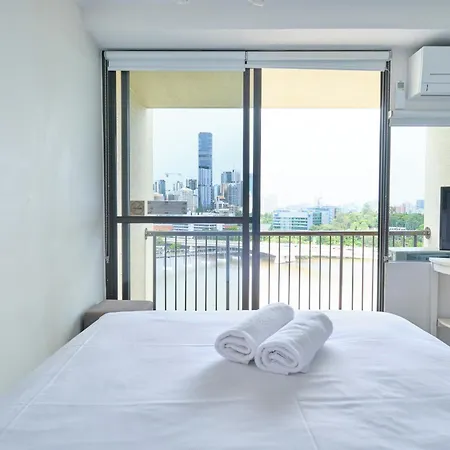 Aparthotel River Plaza 4*