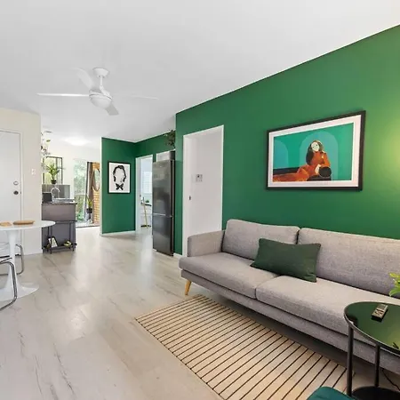 Apartment Stylish & Sweet In New Farm ~ 2 Bed/1 Bath /1 Car