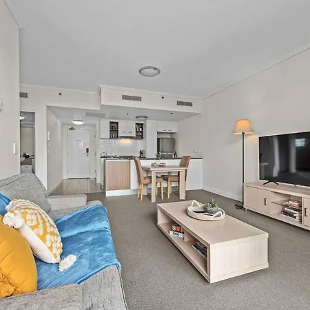 Apartment Centre! 1bed/1bath/study/1car/balcony ~ Cbd *