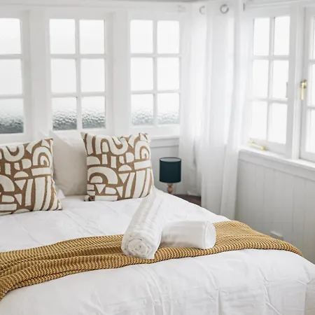 Urban Getaway Bardon Luxe 3 Bed 2 Bath And Pool Holiday home *