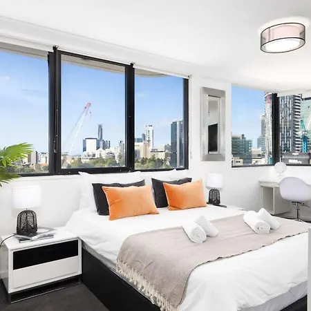 Heart Of Brisbane's Cbd High-level River Views Apartment