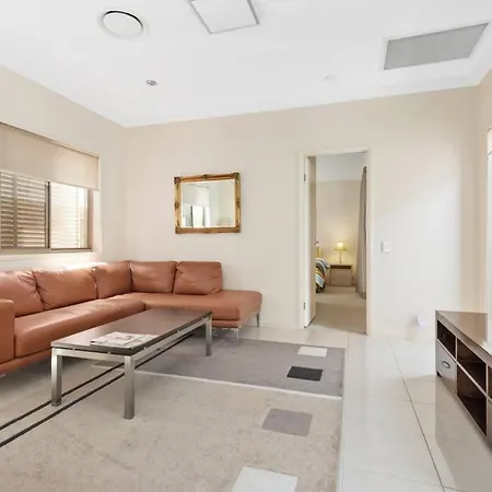 Impeccable Modern 1 Bedroom ~ Taringa Brisbane