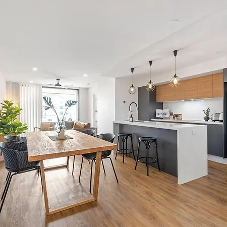 Stylish & Superb! 2bed/2bath/1car~ Walk To Cbd * Brisbane