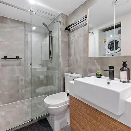Stylish & Superb! 2bed/2bath/1car~ Walk To Cbd * Brisbane
