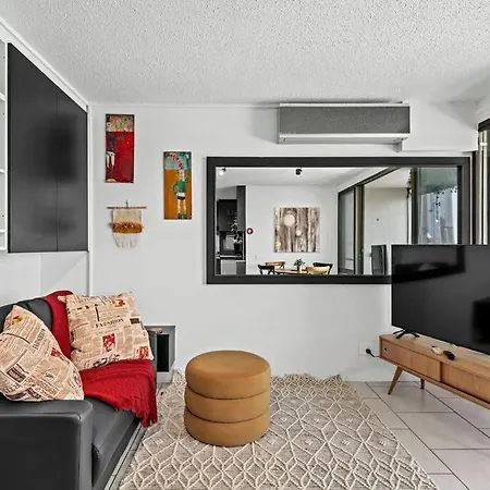 On Point! 2bed, Study, 2bath, 1car ~ 2kms Cbd Brisbane