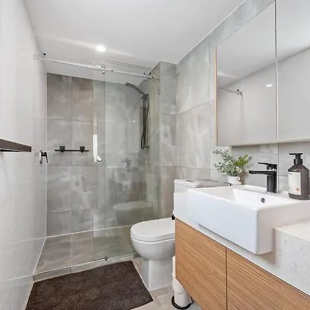 Stylish & Superb! 2bed/2bath/1car~ Walk To Cbd * Brisbane
