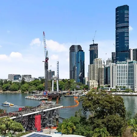 On Point! 2bed, Study, 2bath, 1car ~ 2kms Cbd Apartment Brisbane