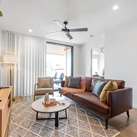 Stylish & Superb! 2bed/2bath/1car~ Walk To Cbd Apartment *