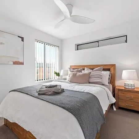 Stylish & Superb! 2bed/2bath/1car~ Walk To Cbd * Brisbane