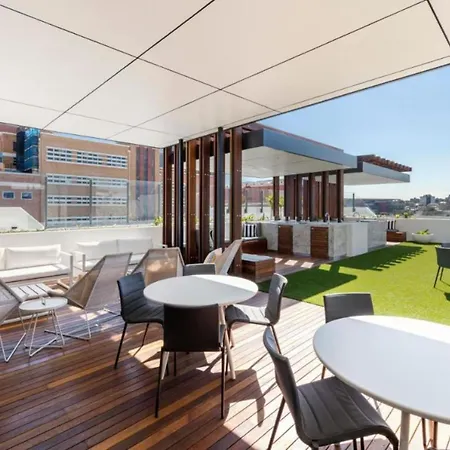 Amazing 2br Delicate Apt, 1min To Train Station Apartment