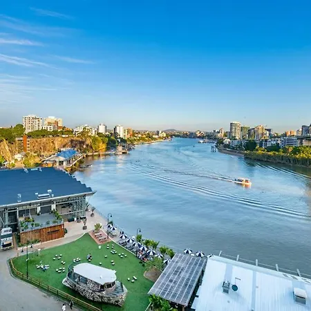 On Point! 2bed, Study, 2bath, 1car ~ 2kms Cbd * Brisbane
