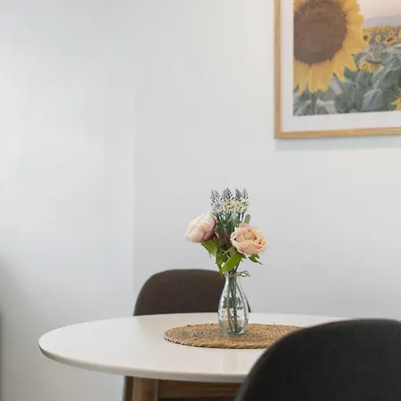 Cozy 1 Bedroom In The Heart Of South With Parking Brisbane