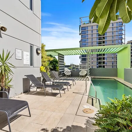 Apartment Cozy 1 Bedroom In The Heart Of South With Parking *