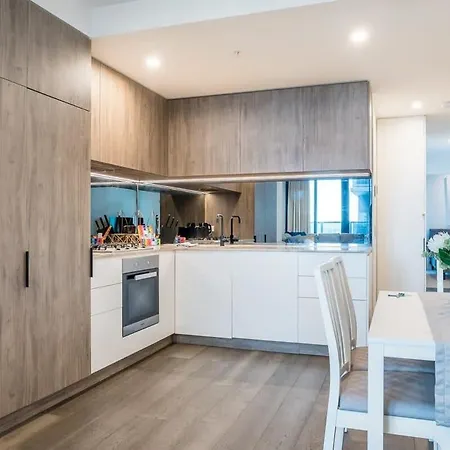 Retreat: Modern 2br W Rooftop Pool Apartment