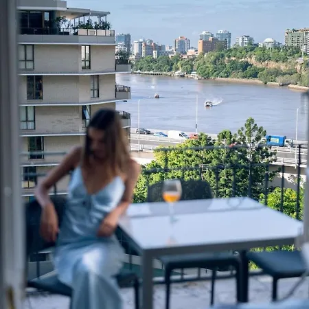 Riverside Heritage Chateau 2br South Brisbane