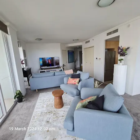 Lux Sub-penthouse With Casino Views Apartment