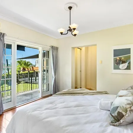 Riverside Heritage Chateau 3br South Bne Apartment