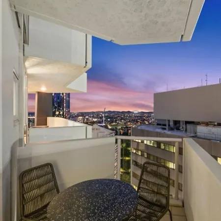 Lux Sub-penthouse With Casino Views *