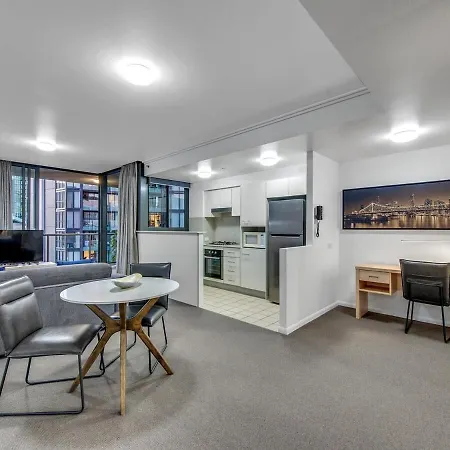 Apartment Cbd Free Parking Pool Balcony Walk To Casino