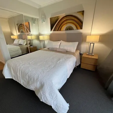 Apartment Floor River Views Near Suncorp Stadium *