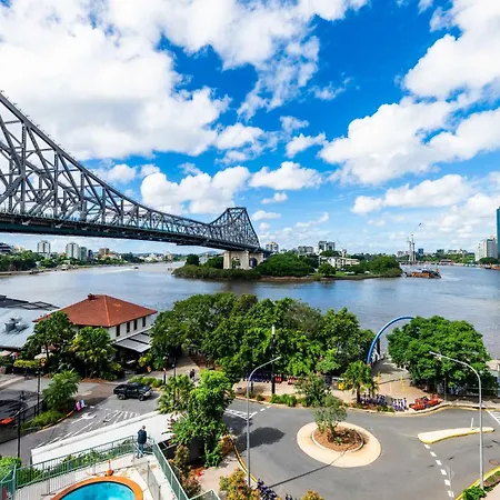 Apartment 3 Bedrooms 2 Bathrooms W Parking & Pool
