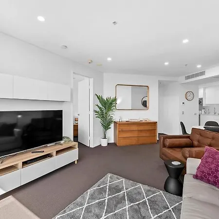 Infinity Excellence!~1bed/1bath/office/1car~views! *