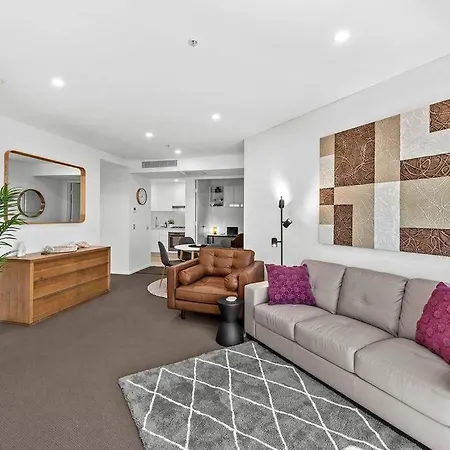 Apartment Infinity Excellence!~1bed/1bath/office/1car~views! Brisbane