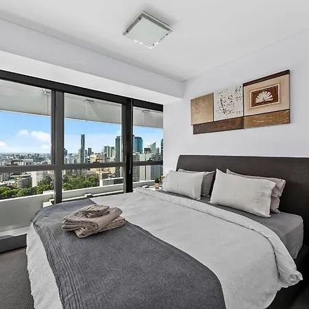 Infinity Excellence!~1bed/1bath/office/1car~views! Apartment Brisbane