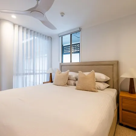 3 Bedrooms 2 Bathrooms W Parking & Pool * Brisbane