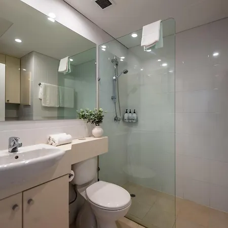 3 Bedrooms 2 Bathrooms W Parking & Pool Apartment