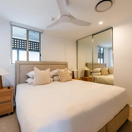 Apartment 3 Bedrooms 2 Bathrooms W Parking & Pool