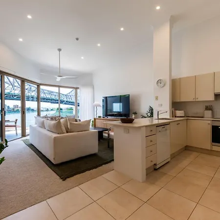 Apartment 3 Bedrooms 2 Bathrooms W Parking & Pool *