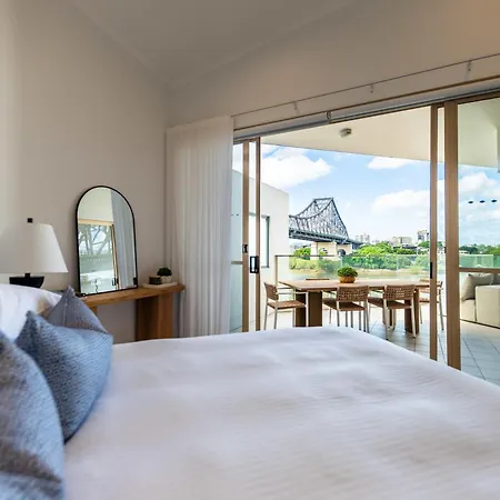 Apartment 3 Bedrooms 2 Bathrooms W Parking & Pool Brisbane