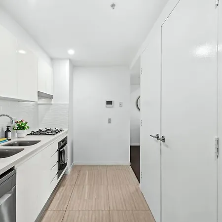 Infinity Excellence!~1bed/1bath/office/1car~views! Apartment Brisbane
