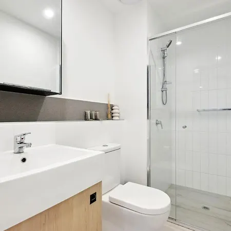 Apartment Stylish 2-bed With Rooftop Bbq, Pool & Gym *