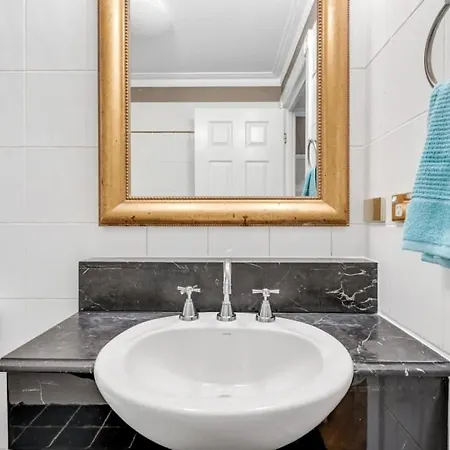Cozy In Adina Cbd Anzac Square Apartment Brisbane