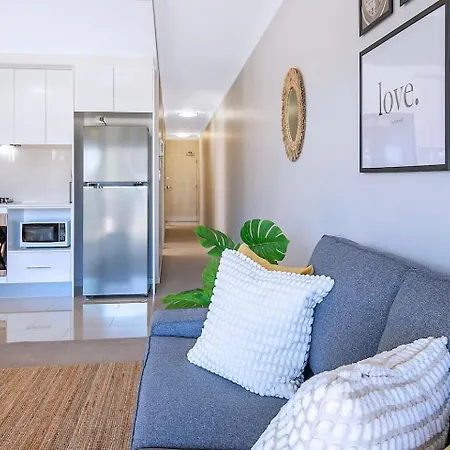 'the Provincia' A Contemporary Inner-city Abode Apartment *
