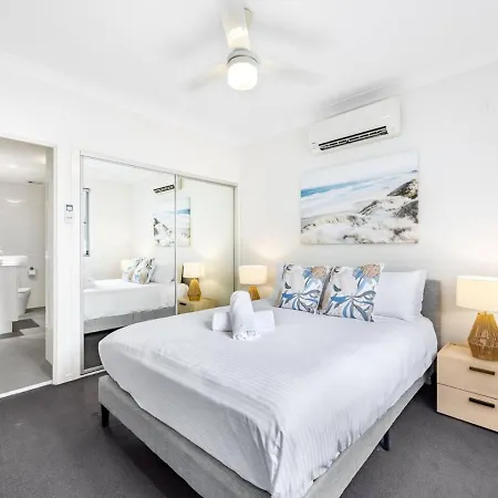 Chic Modern Retreat 1br W Pool Kelvin Grove Apartment *
